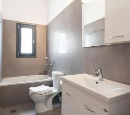 Nomad * Parikia (Paros)