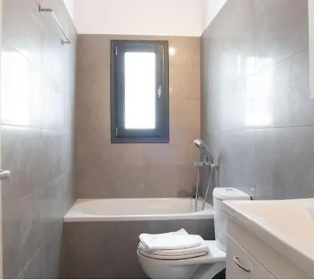 Nomad * Parikia (Paros)