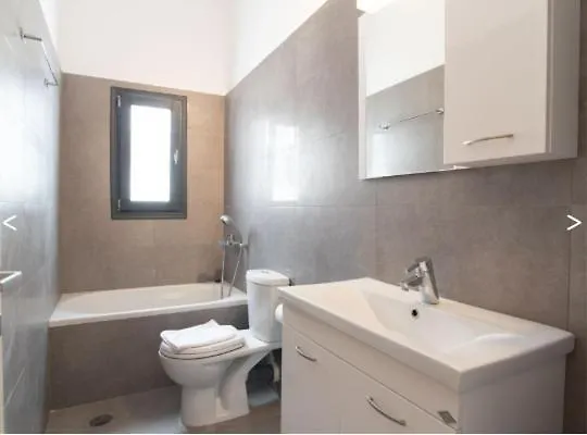 Nomad * Parikia (Paros)