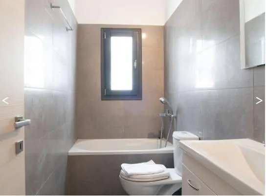 Nomad * Parikia (Paros)